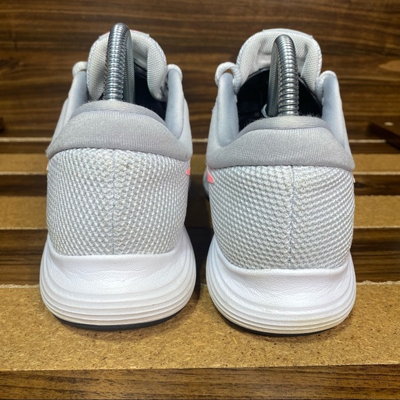Nike Revolution 4 - Picture 4 of 8